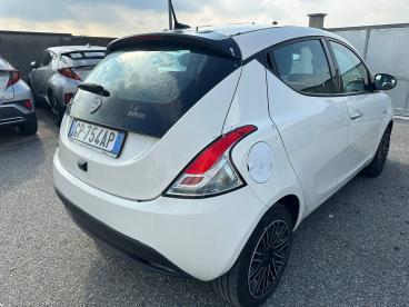 LANCIA CERTIFIED Lancia Ypsilon 1.0 Firefly 70 Cv Start And Amp,stop Hybrid Gold Usata - City Car Ibrido Bianco - Fisciano - 2394794_3