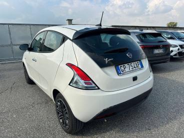 LANCIA CERTIFIED Lancia Ypsilon 1.0 Firefly 70 Cv Start And Amp,stop Hybrid Gold Usata - City Car Ibrido Bianco - Fisciano - 2394794_4