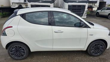 LANCIA CERTIFIED Lancia Ypsilon 1.0 Firefly 70cv S And Amp,s Hybrid Gold Usata - City Car Ibrido Bianco - Fisciano - 2394799_2