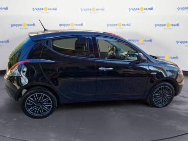 LANCIA CERTIFIED Lancia Ypsilon Iii 2011 1.0 Firefly Hybrid Gold S And S 70cv Usata - City Car Ibrido Nero - Roma - 2396806_5