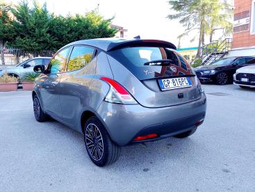 LANCIA CERTIFIED Lancia Ypsilon 1.0 Firefly 70 Cv Start And Amp,stop Hybrid Gold Usata - City Car Ibrido Grigio - Fisciano - 2397639_3