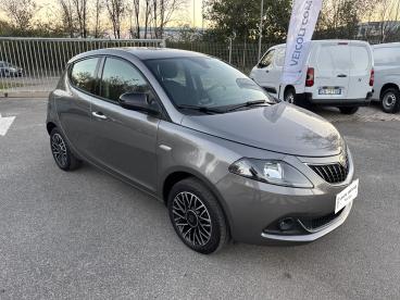 LANCIA CERTIFIED Lancia Ypsilon 1.0 Firefly 70cv Hybrid Platino Usata - City Car Benzina Grigio - Roma - 2397902_3