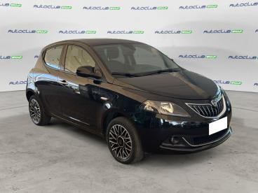 LANCIA CERTIFIED Lancia Ypsilon Iii 2021 1.0 Firefly Hybrid Platino S And S 70cv Usata - City Car Ibrido Nero - Bari - 2398087_3