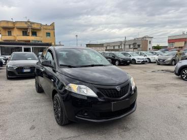 LANCIA CERTIFIED Lancia Ypsilon 1.0 70 Cv S And Amp,s Hybrid Silver Plus Usata - City Car Ibrido Nero - Fisciano - 2399183_2