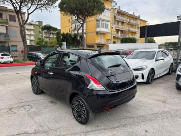 LANCIA CERTIFIED Lancia Ypsilon 1.0 70 Cv S And Amp,s Hybrid Silver Plus Usata - City Car Ibrido Nero - Fisciano - 2399183_3