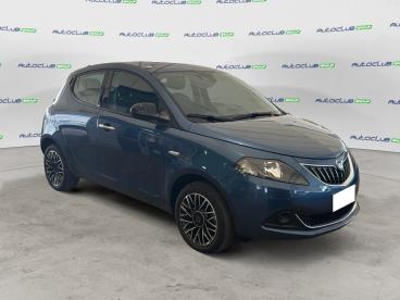 LANCIA CERTIFIED Lancia Ypsilon Iii 2021 1.0 Firefly Hybrid Platino S And S 70cv Usata - City Car Ibrido Blu - Bari - 2400101_3