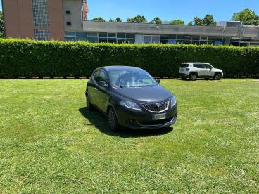 LANCIA CERTIFIED Lancia Ypsilon 1.0 Firefly 70cv S And Amp, Hybrid Gold Usata - City Car Ibrido Nero - Fisciano - 2400670_2