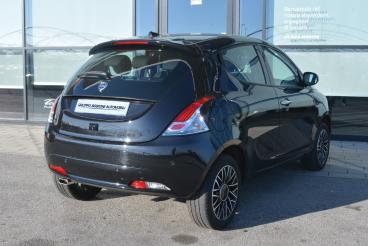LANCIA CERTIFIED Lancia Ypsilon Iii 2021 1.0 Firefly Hybrid Platino S And S 70cv Usata - City Car Ibrido Nero - Brescia - 2400989_3