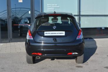 LANCIA CERTIFIED Lancia Ypsilon Iii 2021 1.0 Firefly Hybrid Platino S And S 70cv Usata - City Car Ibrido Nero - Brescia - 2400989_4