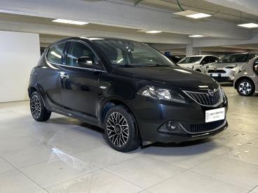 LANCIA CERTIFIED Lancia Ypsilon 1.0 Firefly 70cv Hybrid Platino Usata - City Car Ibrido Nero - Milano - 2401336_3