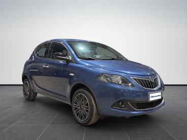 LANCIA CERTIFIED Lancia Ypsilon 1.0 Firefly Hybrid Gold Plus S And S 70cv 5p.ti Usata - City Car Ibrido Blu - Pistoia - 2402018_3
