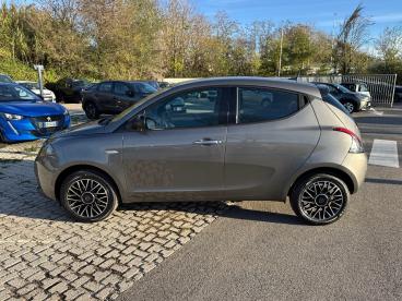LANCIA CERTIFIED Lancia Ypsilon 1.0 Firefly 70cv Hybrid Platino Usata - City Car Ibrido Grigio - Roma - 2402711_4