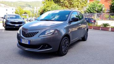 LANCIA CERTIFIED Lancia Ypsilon 1.0 Firefly 70 Cv Start And Amp,stop Hybrid Gold Usata - City Car Ibrido Grigio - Fisciano - 2403558_1