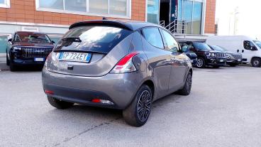 LANCIA CERTIFIED Lancia Ypsilon 1.0 Firefly 70 Cv Start And Amp,stop Hybrid Gold Usata - City Car Ibrido Grigio - Fisciano - 2403558_3