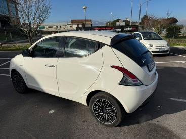 LANCIA CERTIFIED Lancia Ypsilon My21 1.0 70cv Hybrid S Usata - City Car Ibrido Bianco - Fisciano - 2404421_3