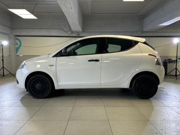 SPOTICAR Lancia Ypsilon 1.2 69cv Start& Stop Elefantino Blu Usata - City Car Benzina Bianco - Milano - 1202404773_4