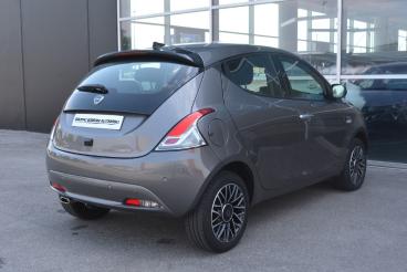 LANCIA CERTIFIED Lancia Ypsilon Iii 2021 1.0 Firefly Hybrid Platino S And S 70cv Usata - City Car Ibrido Grigio - Brescia - 2405311_3