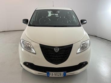 SPOTICAR Lancia Ypsilon 1.2 8v Elefantino Ecochic Gpl 69cv My14 Usata - City Car Gpl-metano Bianco - Parma - 1202405556_2