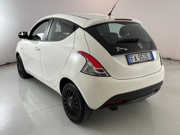 SPOTICAR Lancia Ypsilon 1.2 8v Elefantino Ecochic Gpl 69cv My14 Usata - City Car Gpl-metano Bianco - Parma - 1202405556_4
