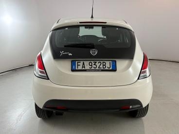 SPOTICAR Lancia Ypsilon 1.2 8v Elefantino Ecochic Gpl 69cv My14 Usata - City Car Gpl-metano Bianco - Parma - 1202405556_5