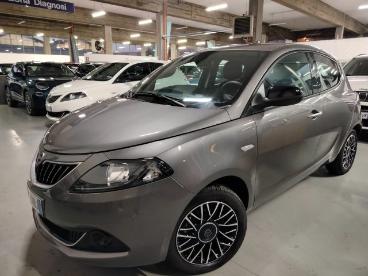 LANCIA CERTIFIED Lancia Ypsilon 1.0 70cv Hybrid Platino Promo Usata - City Car Ibrido Grigio - Cesena - 2405935_1