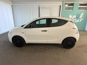LANCIA CERTIFIED Lancia Ypsilon 1.0 70cv Firefly Hybrid S&s Silver Usata - City Car Ibrido Bianco - Napoli - 2407018_4