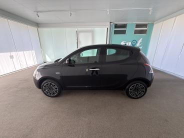 LANCIA CERTIFIED Lancia Ypsilon 1.0 Firefly 70cv Hybrid Oro Usata - City Car Ibrido Nero - Napoli - 2407019_4