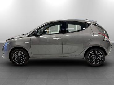 LANCIA CERTIFIED Lancia Ypsilon Iii 2021 1.2 Gold Gpl 69cv Usata - City Car  Grigio - Torino - 2407854_2