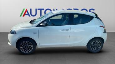 LANCIA CERTIFIED Lancia Ypsilon Iii 2021 1.0 Firefly Hybrid Platino S And S 70cv Usata - City Car Ibrido Bianco - Torino - 2407855_2