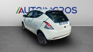 LANCIA CERTIFIED Lancia Ypsilon Iii 2021 1.0 Firefly Hybrid Platino S And S 70cv Usata - City Car Ibrido Bianco - Torino - 2407855_3