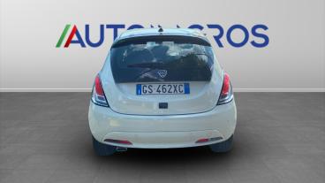 LANCIA CERTIFIED Lancia Ypsilon Iii 2021 1.0 Firefly Hybrid Platino S And S 70cv Usata - City Car Ibrido Bianco - Torino - 2407855_4