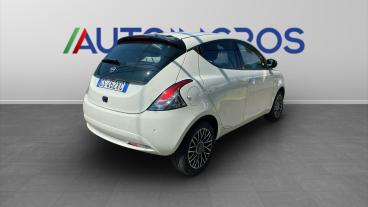 LANCIA CERTIFIED Lancia Ypsilon Iii 2021 1.0 Firefly Hybrid Platino S And S 70cv Usata - City Car Ibrido Bianco - Torino - 2407855_5