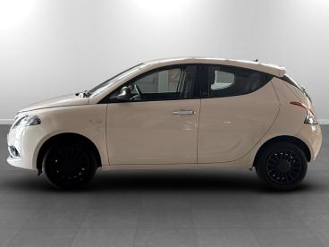 LANCIA CERTIFIED Lancia Ypsilon Iii 2021 1.0 Firefly Hybrid Silver S And S 70cv Usata - City Car Ibrido Bianco - Torino - 2407861_2