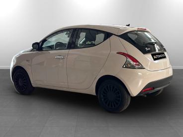 LANCIA CERTIFIED Lancia Ypsilon Iii 2021 1.0 Firefly Hybrid Silver S And S 70cv Usata - City Car Ibrido Bianco - Torino - 2407861_3