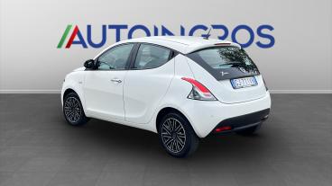 LANCIA CERTIFIED Lancia Ypsilon Iii 2021 1.0 Firefly Hybrid Silver S And S 70cv Usata - City Car Ibrido Bianco - Torino - 2407863_3