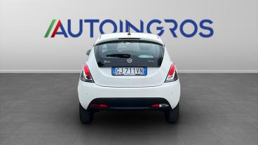 LANCIA CERTIFIED Lancia Ypsilon Iii 2021 1.0 Firefly Hybrid Silver S And S 70cv Usata - City Car Ibrido Bianco - Torino - 2407863_4