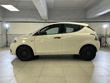 SPOTICAR Lancia Ypsilon 1.2 69cv Start& Stop Elefantino Blu Usata - City Car Benzina Bianco - Milano - 1202410218_4