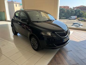 LANCIA CERTIFIED Lancia Ypsilon 1.0 Firefly 5 Porte S And S Hybrid Gold Plus Usata - City Car Ibrido Nero - Milano - 2411800_2