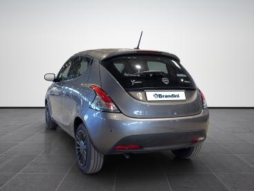 LANCIA CERTIFIED Lancia Ypsilon 1.0 Hybrid Silver S And S 70cv Usata - City Car Ibrido Grigio - Pistoia - 2414315_4