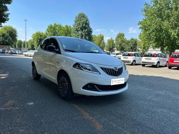 SPOTICAR Lancia Ypsilon 1.0 Firefly 70cv Hybrid Platino Usata - City Car Ibrido Bianco - Torino - 1002415306_3