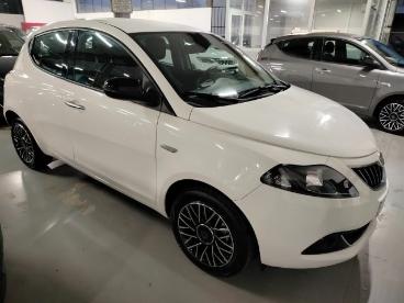 LANCIA CERTIFIED Lancia Ypsilon 1.0 70cv Hybrid Platino Promo Usata - City Car Ibrido Bianco - Cesena - 2415390_5
