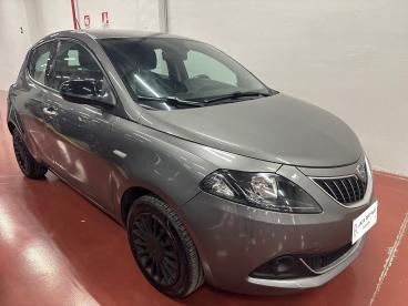 LANCIA CERTIFIED Lancia Ypsilon 1.0 Firefly 70cv S&s Hybrid Silver Usata - City Car Ibrido Grigio - Palermo - 2415586_3