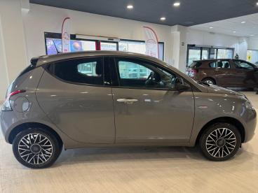 LANCIA CERTIFIED Lancia Ypsilon 1.0 Firefly 5 Porte S And S Hybrid Platino Usata - City Car Ibrido Grigio - Benevento - 2415815_5