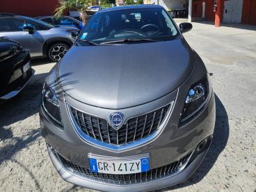 LANCIA CERTIFIED Lancia Ypsilon 1.0 Firefly 70cv Hybrid Platino Usata - City Car Ibrido Grigio - Fisciano - 2417437_2
