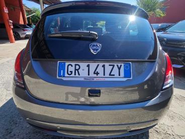 LANCIA CERTIFIED Lancia Ypsilon 1.0 Firefly 70cv Hybrid Platino Usata - City Car Ibrido Grigio - Fisciano - 2417437_4