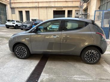 LANCIA CERTIFIED Lancia Ypsilon 1.0 Firefly 70cv Hybrid Platino Usata - City Car Ibrido Grigio - Milano - 2418252_4