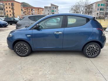 LANCIA CERTIFIED Lancia Ypsilon 1.0 Firefly 70cv Hybrid Platino Usata - City Car Ibrido Blu - Milano - 2418253_4