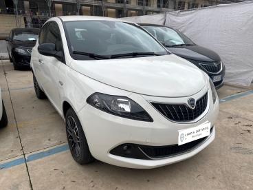LANCIA CERTIFIED Lancia Ypsilon 1.0 Firefly 70cv Hybrid Platino Usata - City Car Ibrido Bianco - Milano - 2418255_3