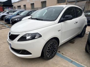 LANCIA CERTIFIED Lancia Ypsilon 1.0 Firefly 70cv Hybrid Platino Usata - City Car Ibrido Bianco - Milano - 2418255_4