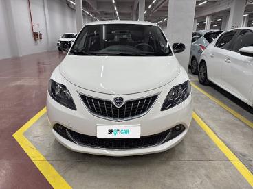 LANCIA CERTIFIED Lancia Ypsilon 1.0 Firefly 70cv Hybrid Platino Usata - City Car Ibrido Bianco - Milano - 2418256_2